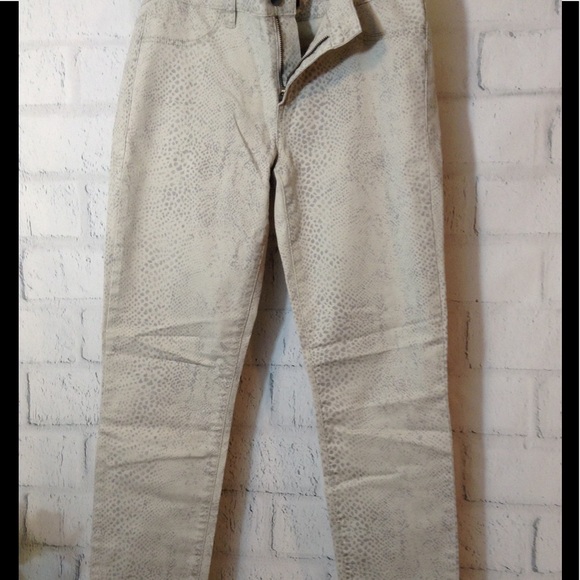 ⬇️ SNAKE SKIN PRINT JEANS 💥 - Picture 4 of 5